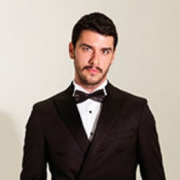 Aras Aydın as Emre Yigit in Kiraz Mevsimi