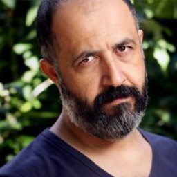 Mehmet Özgür as Selahattin
