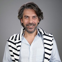 Sinan Tuzcu as Metin Yaman
