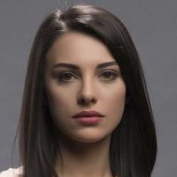 Tuvana Türkay as Kumru Yılmaz in Kızlarım İçin