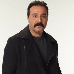 Mustafa Üstündag as Fırat Engin