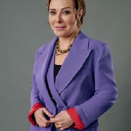 Zuhal Olcay as Keri̇man Akin