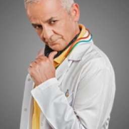 Zafer Algöz as Hikmet
