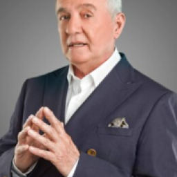 Avni Yalçın as Hulusi