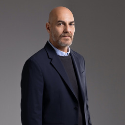 Umut Karadağ as Serdar Günsur