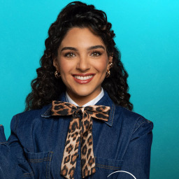 Begüm Akkaya as Beren