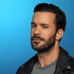 Barış Arduç as  Deniz