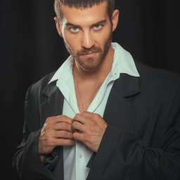 Erdem Adilce as Cihan