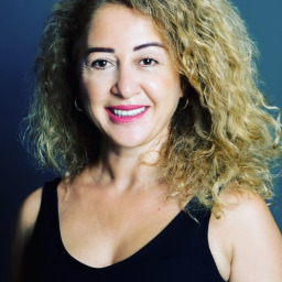 Neşe Mengüloğlu as Hülya in Aşk ve Umut