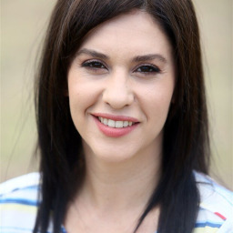 Evrim Alasya as Suna