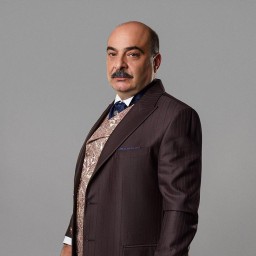 Murat Daltaban as Malik