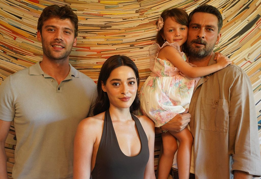 First Look: 'Aynadaki Yabancı' on atv (Cast + Plot Summary)
