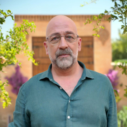 Ümit Çırak as Hilmi in Halef: Köklerin Çağrısı