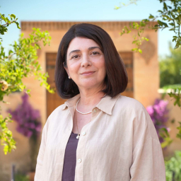 Benian Dönmez as Nergis in Halef: Köklerin Çağrısı