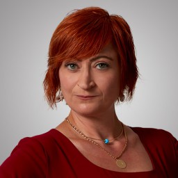 Ferda Kaynar as Hanife Kadıoğlu