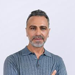 Serdar Orçin as Ci̇han