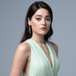 Simay Barlas as Azra Karaaslan