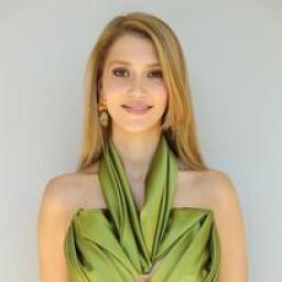 Ecem Sena Bayır as Nehir Karaaslan in Aynadaki Yabancı