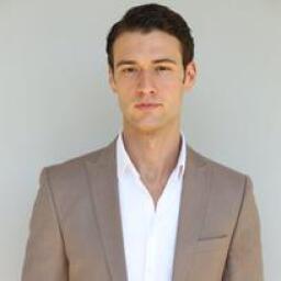 Mümin Karaçil as Selim Günebakan in Aynadaki Yabancı