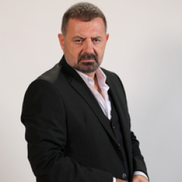 Osman Albayrak as Kınalı in Gözleri KaraDeniz