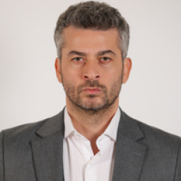 Onur Özaydın as Haki Çakaroğlu in Gözleri KaraDeniz