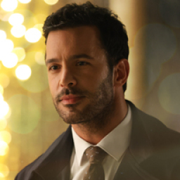 Barış Arduç as Selim Keskin