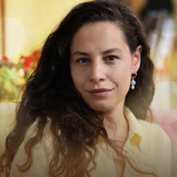 Aslı İnandık as Eda Keskin in Aşk ve Gözyaşı