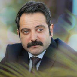 Gürhan Altundaşar as Oğuz Keskin in Aşk ve Gözyaşı