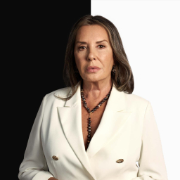 Perihan Savaş as Hüma