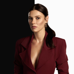Yüsra Geyik as Kıvılcım