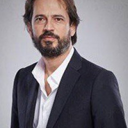Timuçin Esen as Serkan