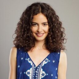 Ezgi Şenler as Aslı in Bodrum Masalı