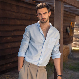 Yiğit Koçak as Salih