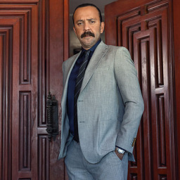 Sarp Akkaya as Ferit