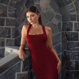 İlayda Akdoğan as Fatma