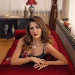 Bahar Süer as Ceyda in Bereketli Topraklar