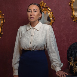 Ayşegül Günay as Azize in Bereketli Topraklar