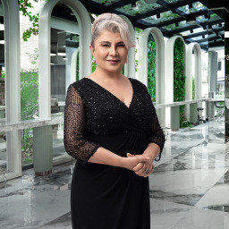 Devrim Yakut as Hayriye