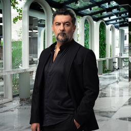 Celil Nalcakan as Tarık