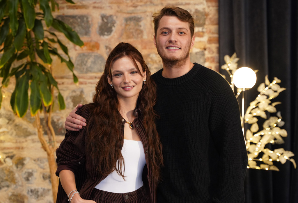 First Look: 'Aynı Yağmur Altında' on atv (Cast + Plot Summary)