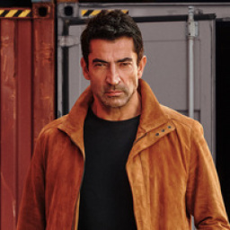 Kenan İmirzalıoğlu as Doğan