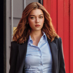 Afra Saraçoğlu as Çağla