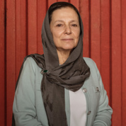 Nihal Koldaş as Saadet