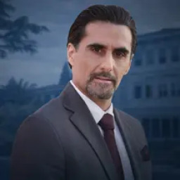 Murat Seven as Fikret Doğanay in Sevdiğim Sensin