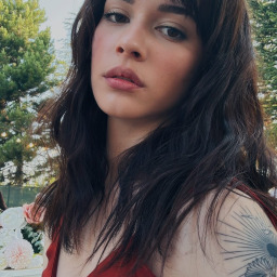 Helin Elveren as Deniz