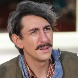 Onur Berk Arslanoğlu as Saffet