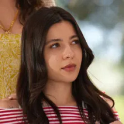 Lara Aslan as Hediye in Doğanın Kanunu