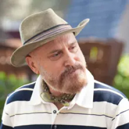 Muttalip Müjdeci as Kamuran in Doğanın Kanunu