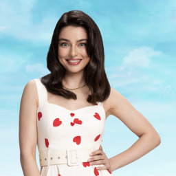 Ayça Ayşin Turan as Defne