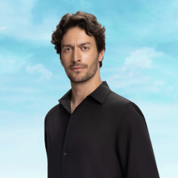 Feyyaz Şerifoğlu as Tolga